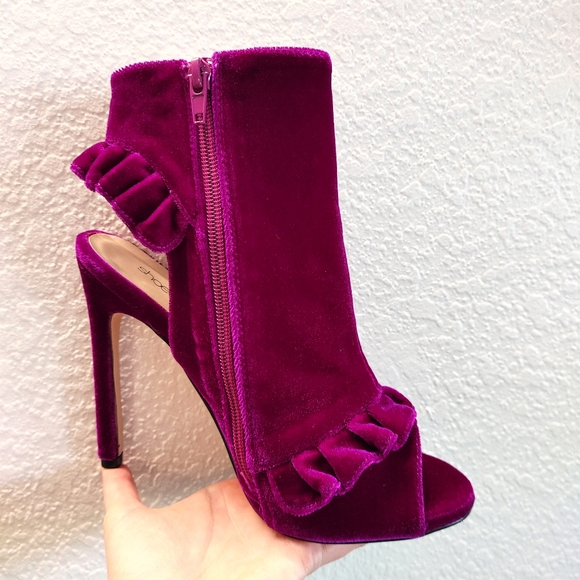 Velvet Ruffled Booties - Picture 6 of 15